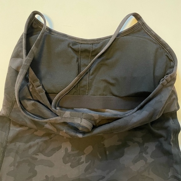 Lululemon Sports Top Camouflage - Picture 3 of 3